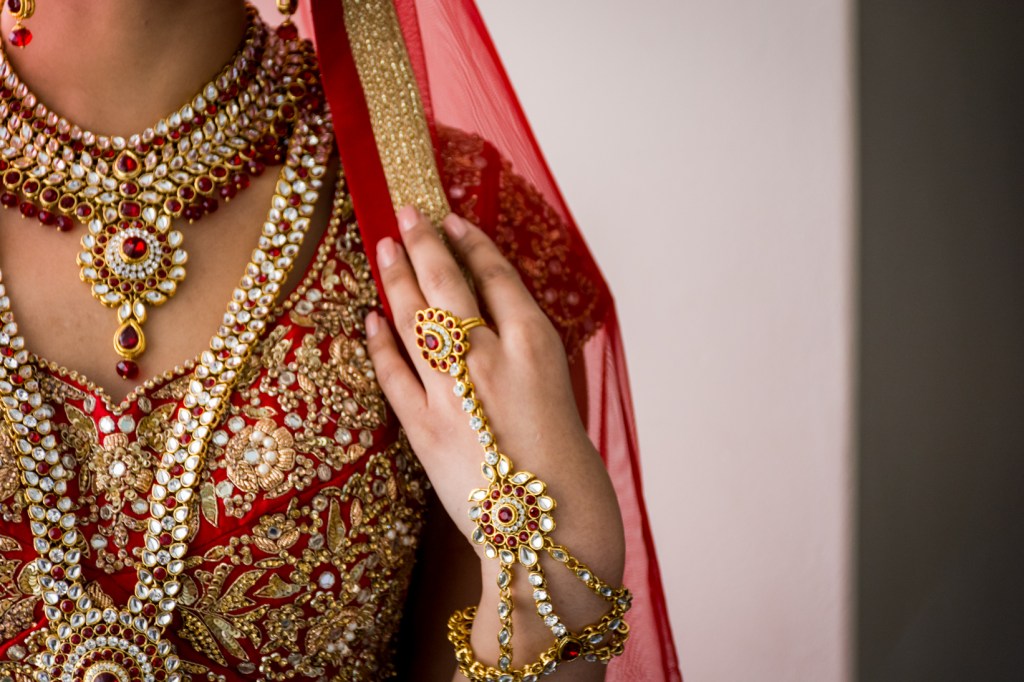 ENENS: Traditional Bridal Collection&nbsp;17